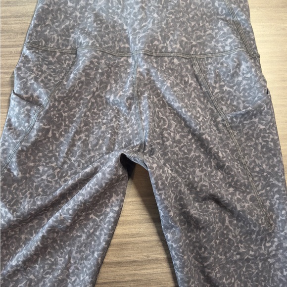 Lululemon Wunder Train High-Rise Tight with Pockets 25", size 8 - Picture 4 of 4